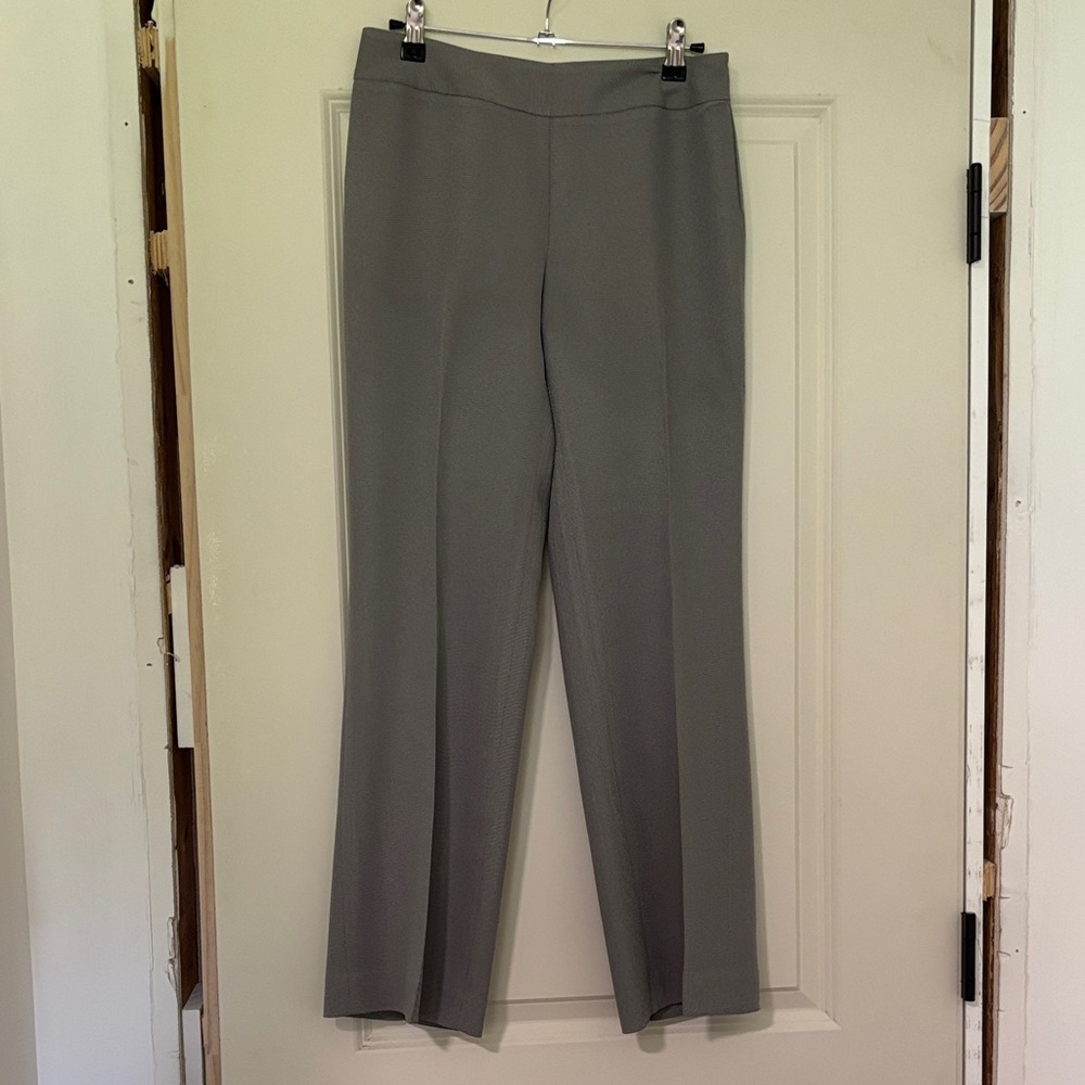 Women's Straight-Leg Dress Pants in Gray